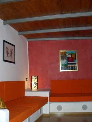 2 person comfort 1 room apartment with king bed, an extra bed, private facilities (bath and shower), and breakfast